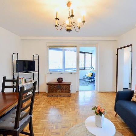 3-Bedroom-Flat With Parking Space Wina Bagian luar foto