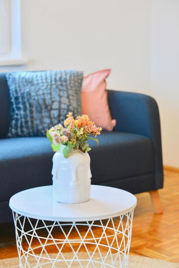 3-Bedroom-Flat With Parking Space Wina Bagian luar foto