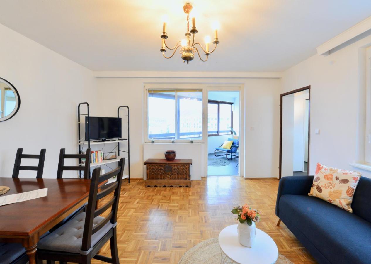 3-Bedroom-Flat With Parking Space Wina Bagian luar foto