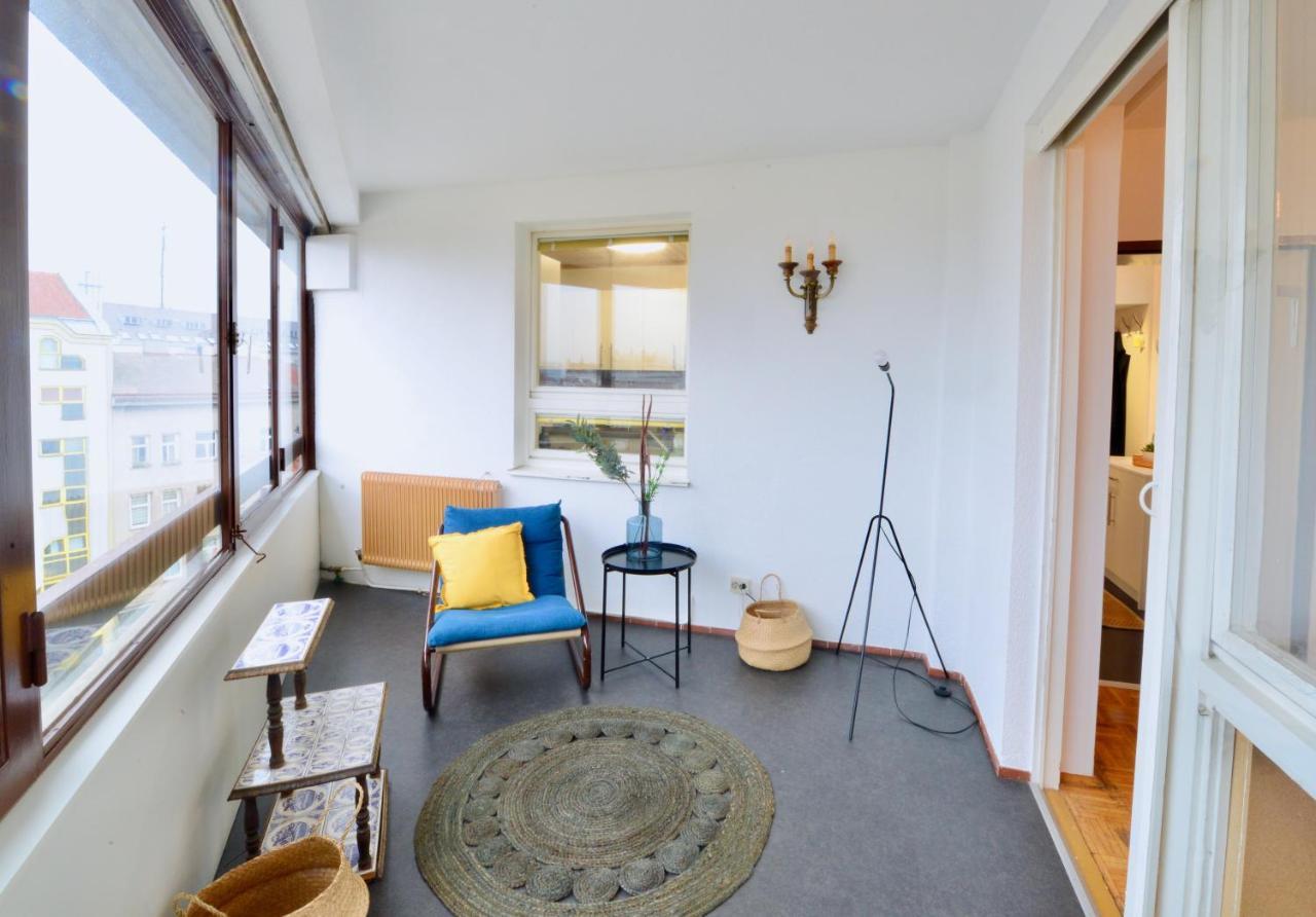 3-Bedroom-Flat With Parking Space Wina Bagian luar foto