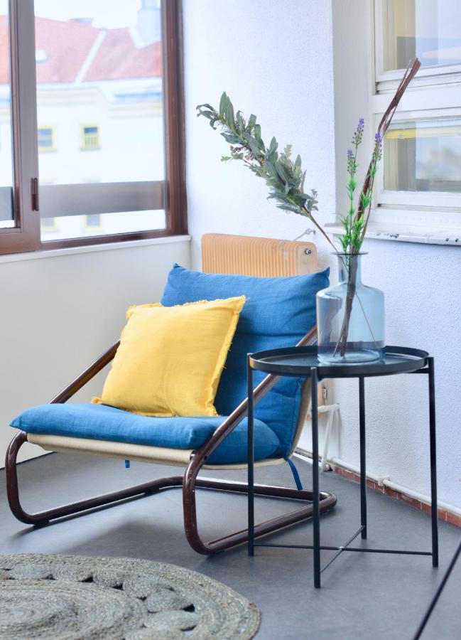 3-Bedroom-Flat With Parking Space Wina Bagian luar foto