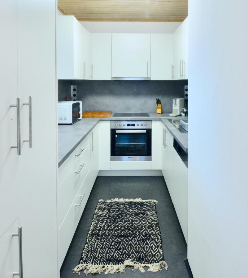 3-Bedroom-Flat With Parking Space Wina Bagian luar foto