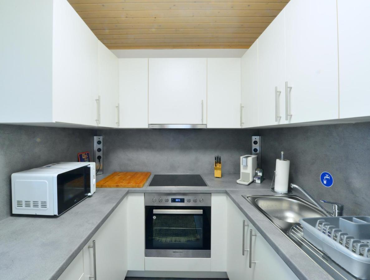 3-Bedroom-Flat With Parking Space Wina Bagian luar foto