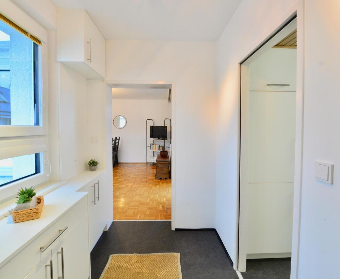 3-Bedroom-Flat With Parking Space Wina Bagian luar foto