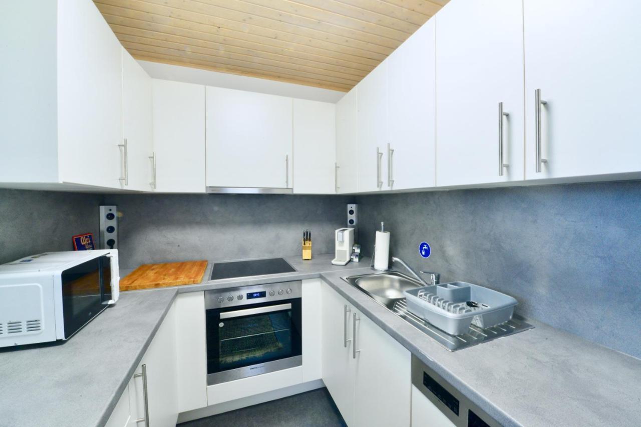 3-Bedroom-Flat With Parking Space Wina Bagian luar foto